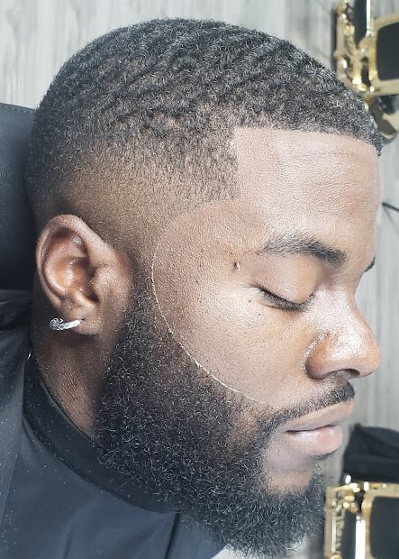 Detailed beard trim and shape-up by Hondo